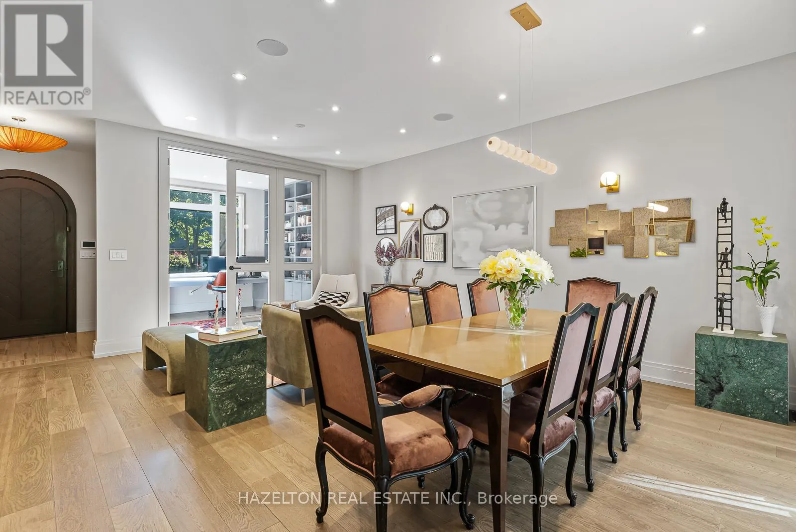35 WORTHINGTON CRESCENT