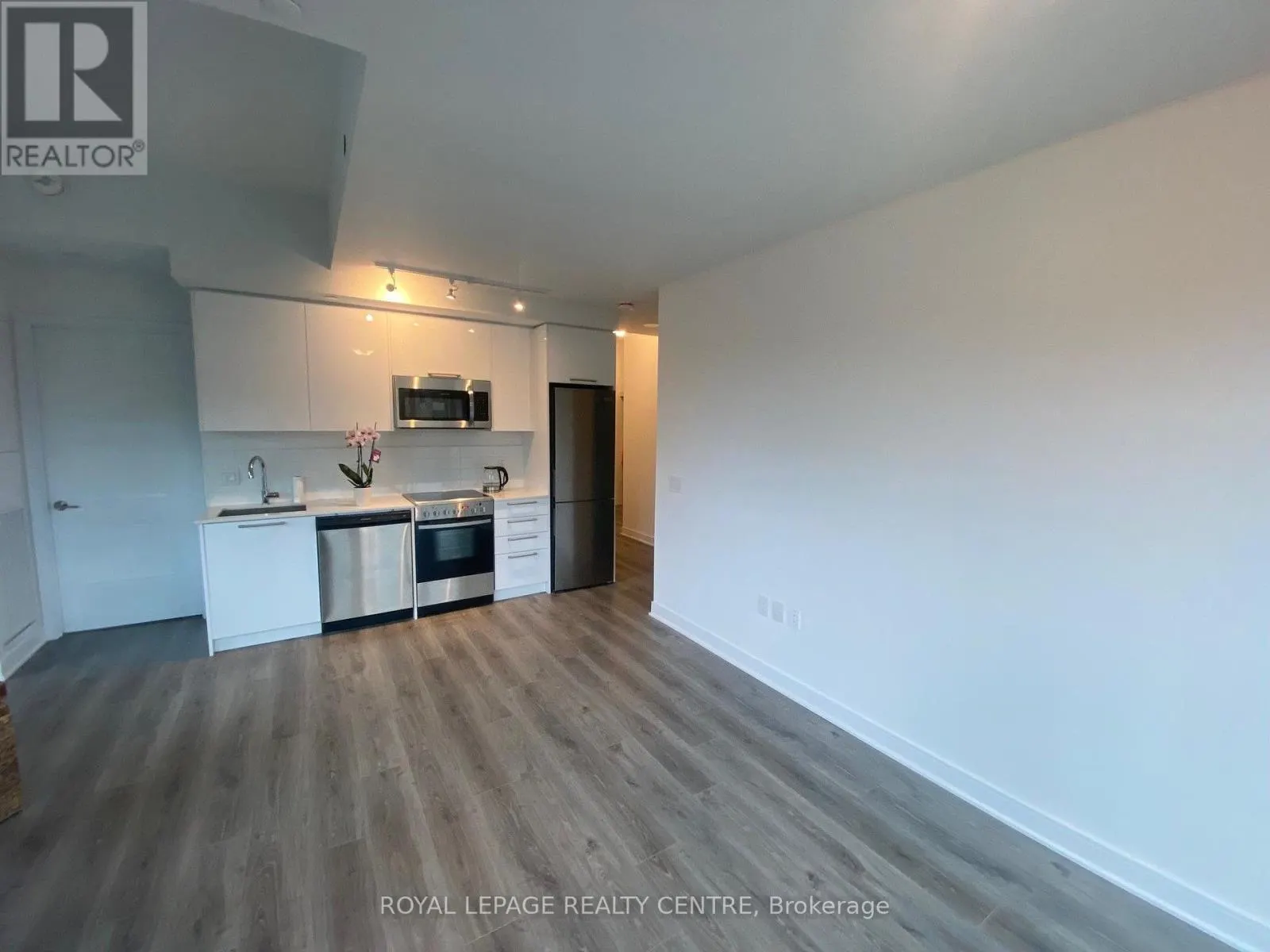 709 - 25 NEIGHBOURHOOD LANE