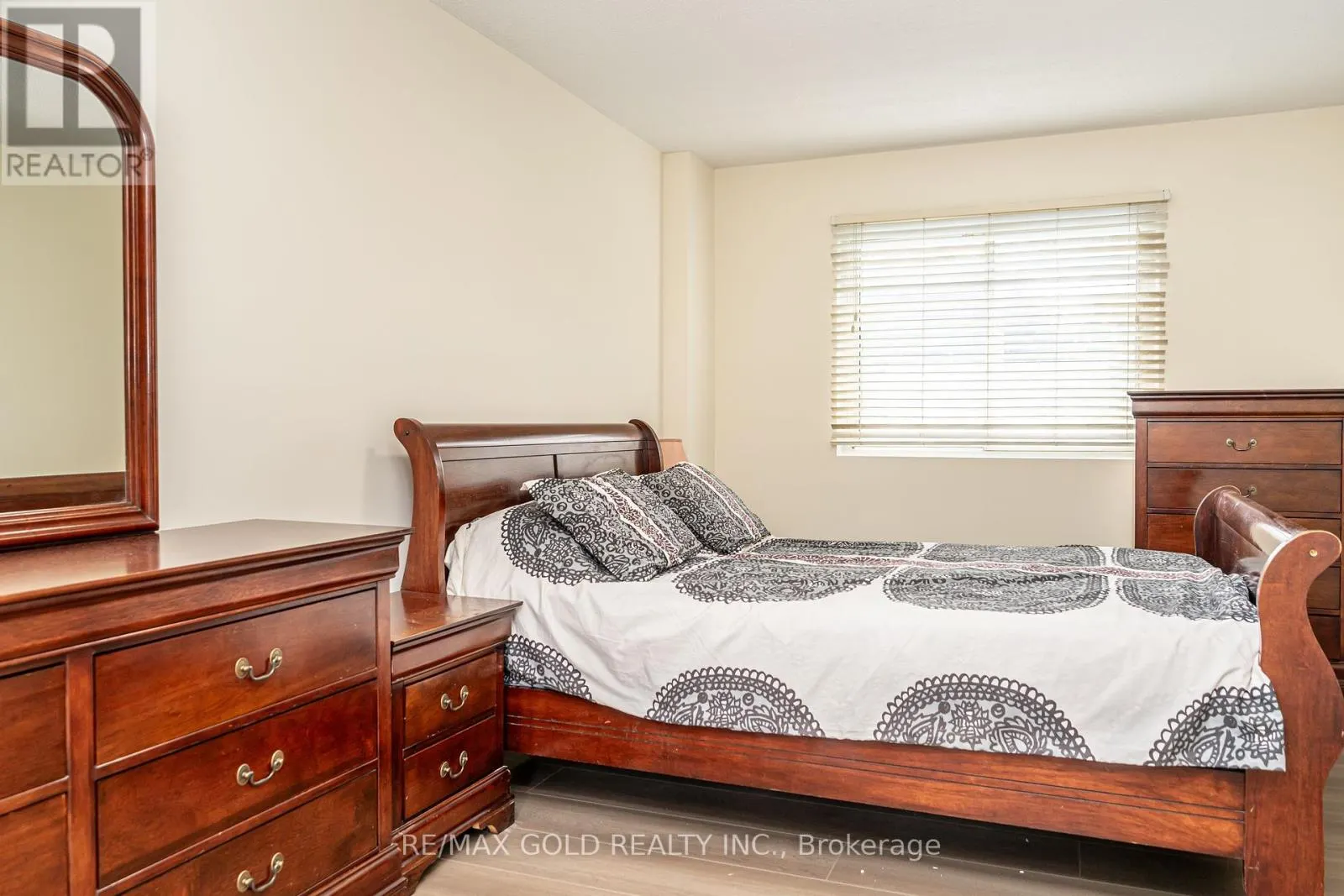12 LORRAINE CRESCENT