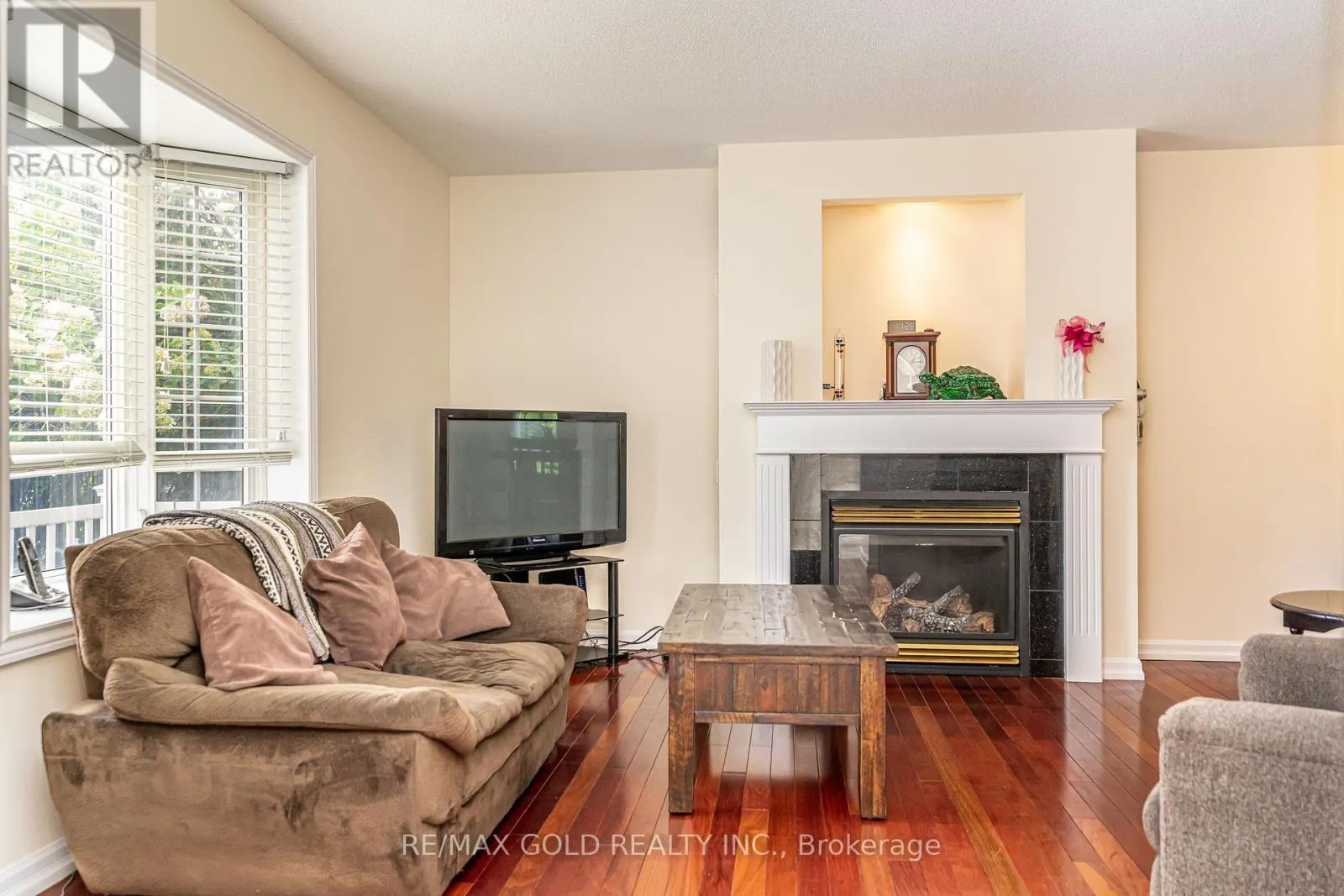 12 LORRAINE CRESCENT