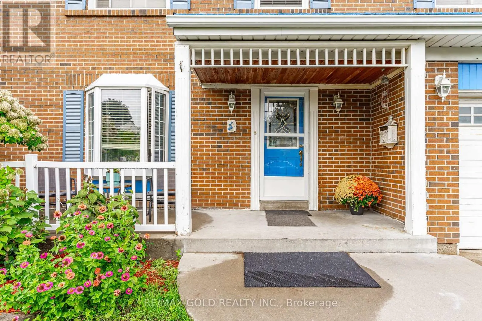 12 LORRAINE CRESCENT