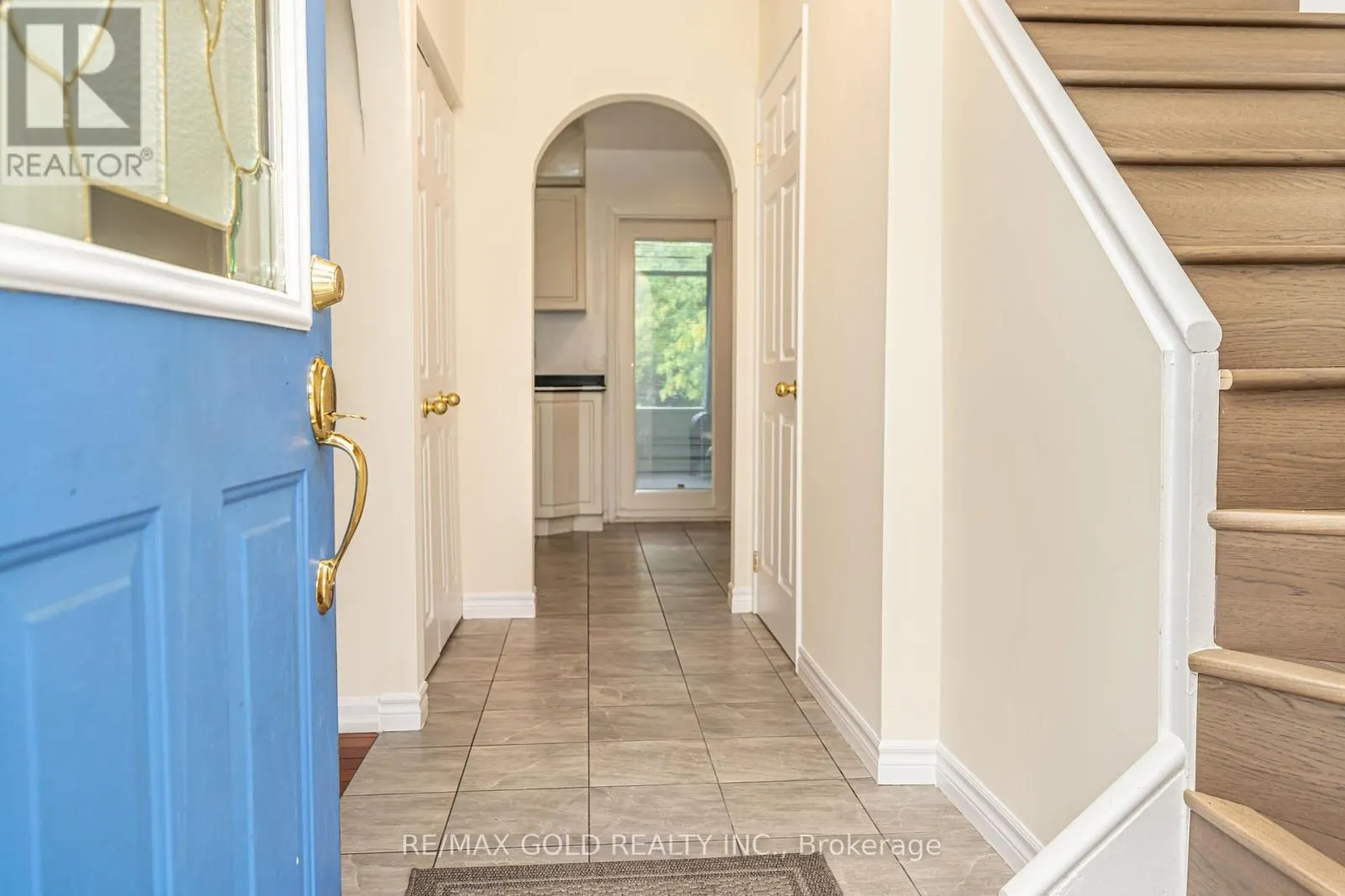 12 LORRAINE CRESCENT