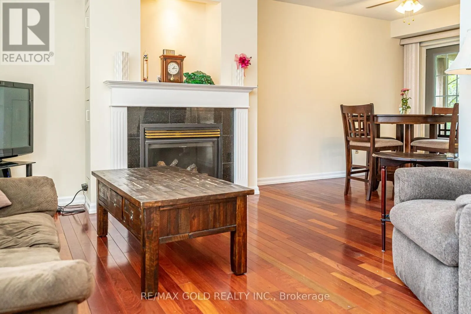 12 LORRAINE CRESCENT