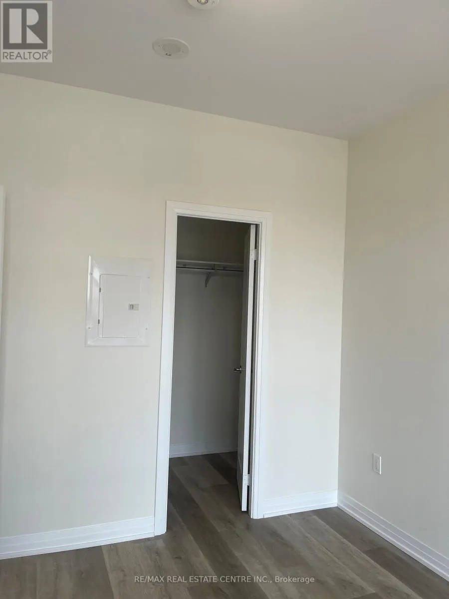 422 - 15 WATERGARDEN DRIVE