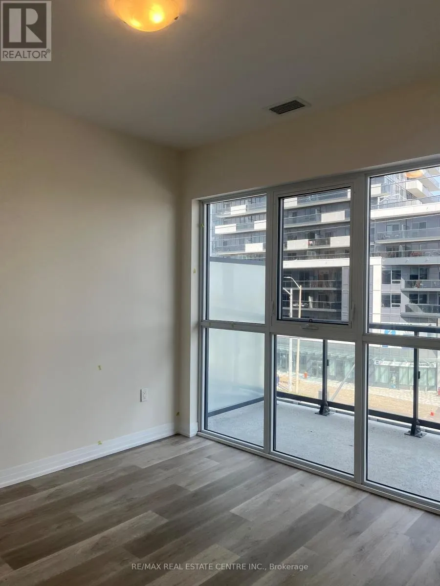 422 - 15 WATERGARDEN DRIVE
