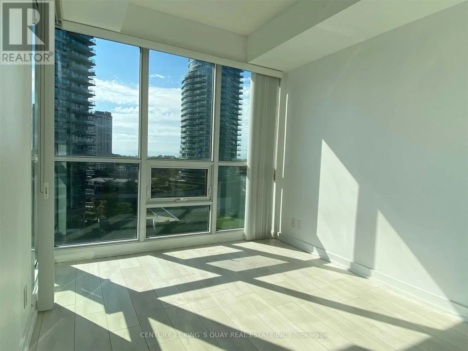 1004 - 2212 LAKE SHORE BOULEVARD W