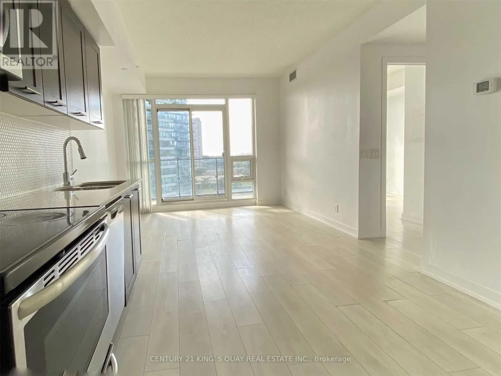 1004 - 2212 LAKE SHORE BOULEVARD W