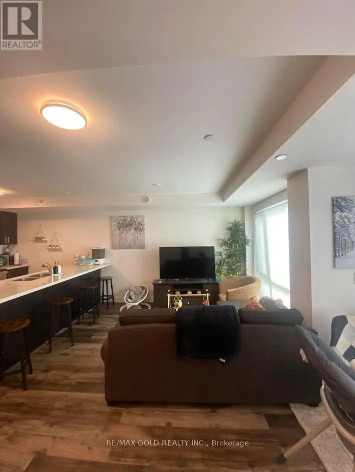 9 - 165 VETERANS DRIVE
