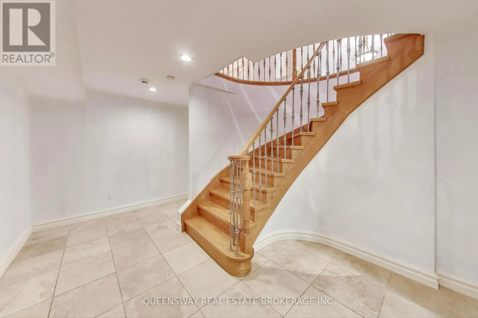 1371 CHRISEDEN DRIVE