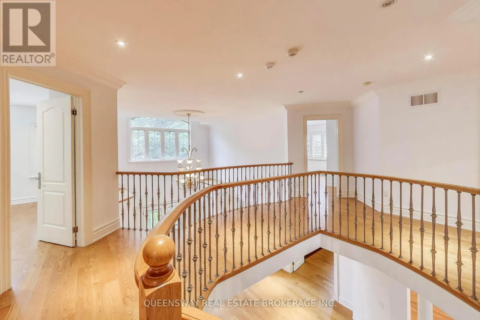 1371 CHRISEDEN DRIVE
