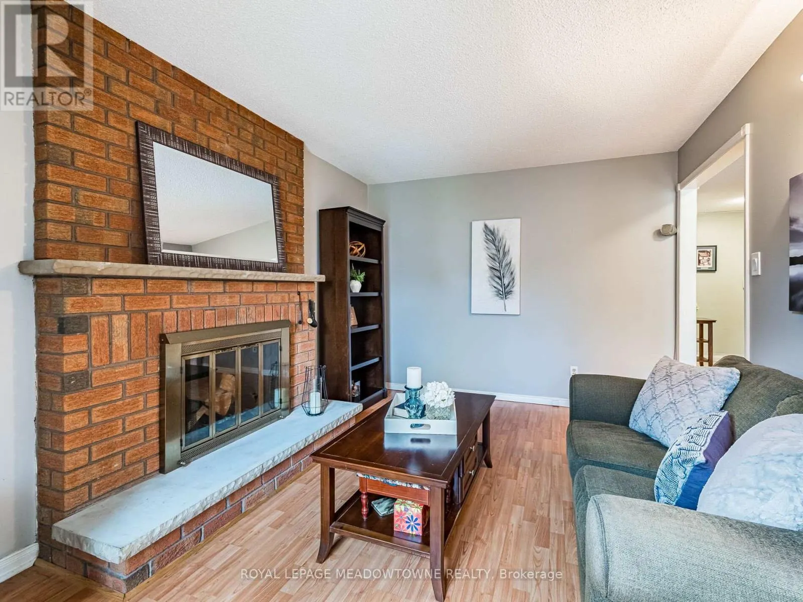 40 LORD SIMCOE DRIVE