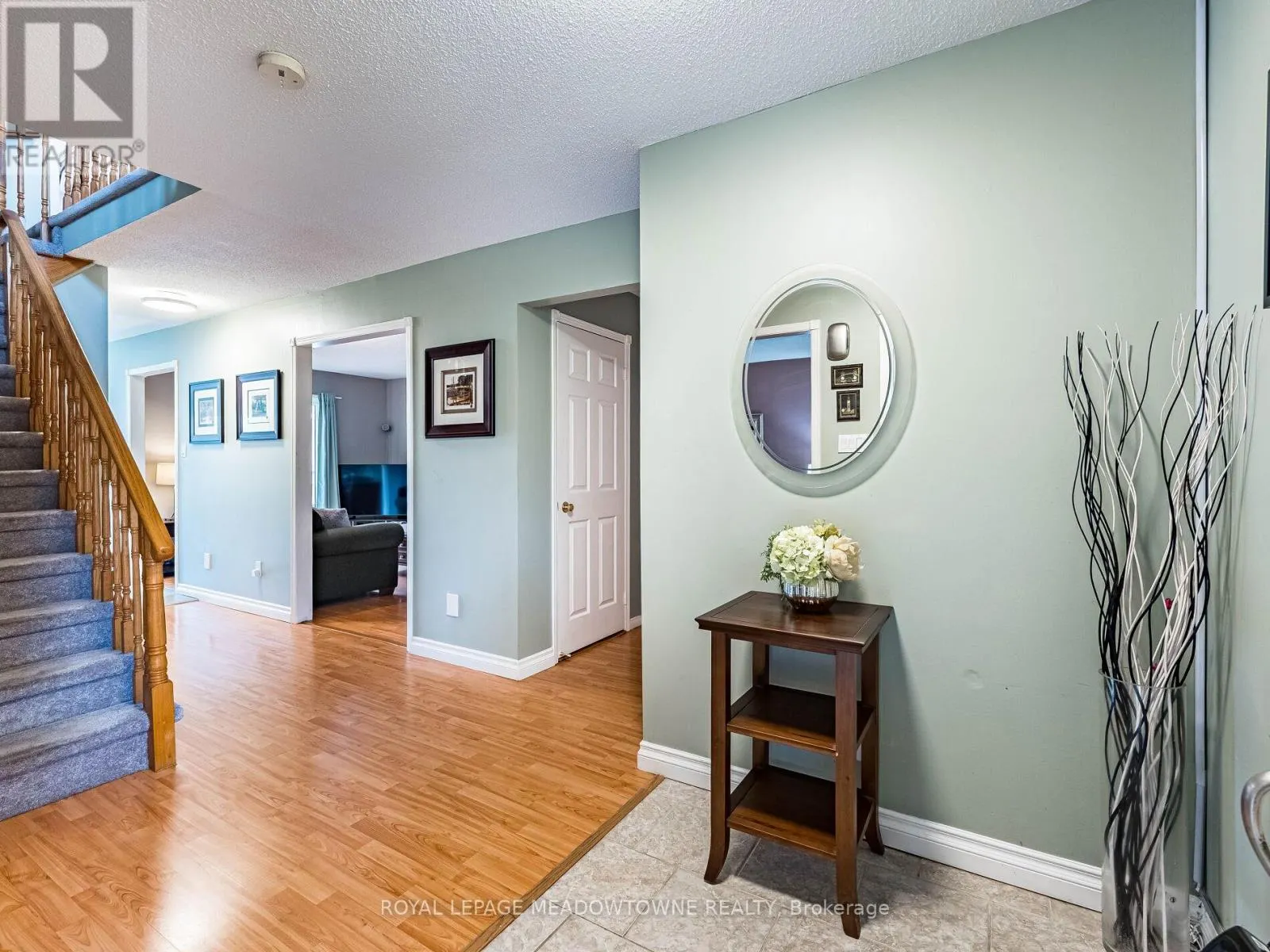 40 LORD SIMCOE DRIVE