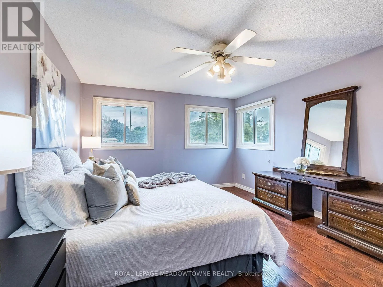 40 LORD SIMCOE DRIVE