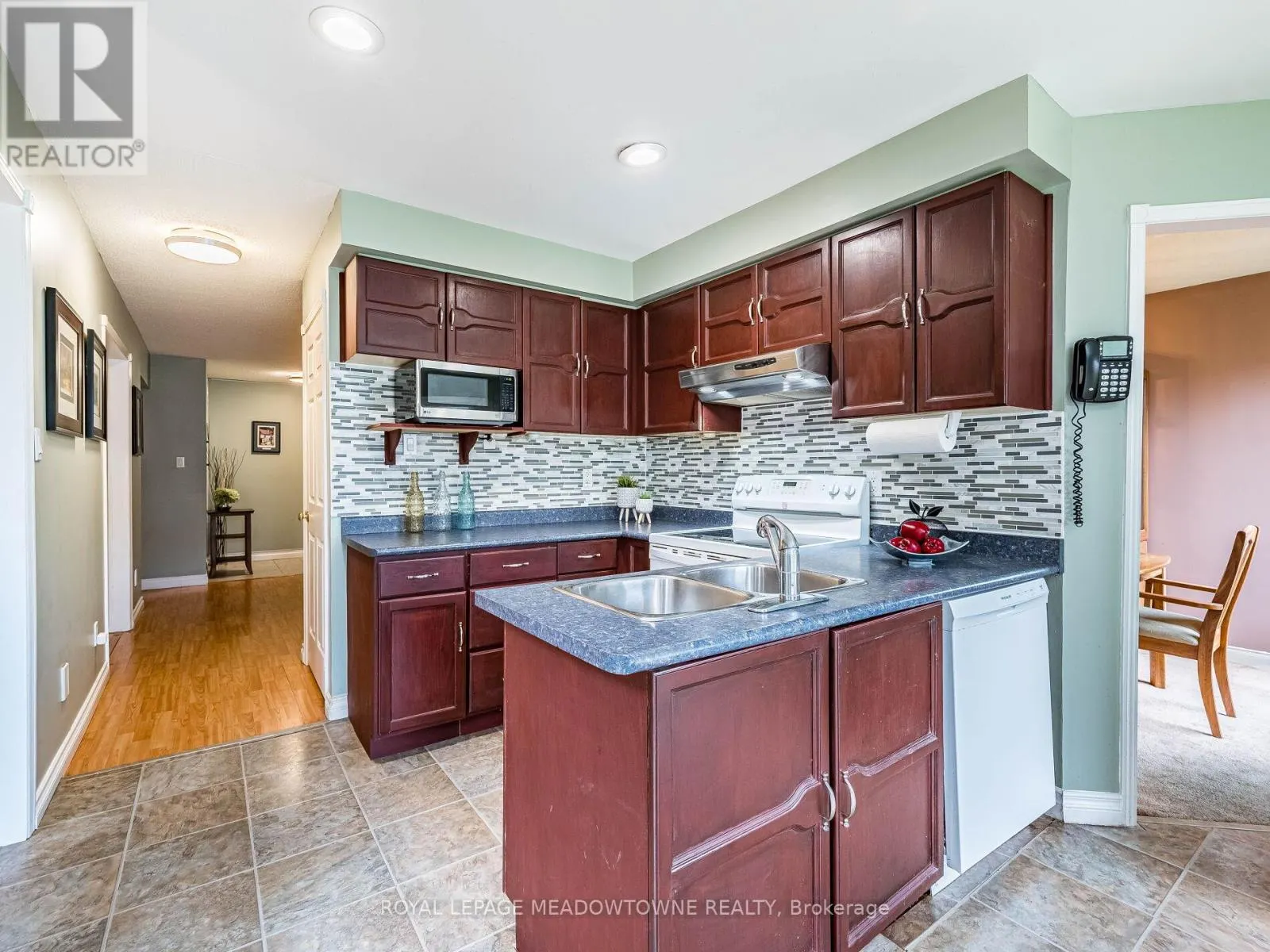 40 LORD SIMCOE DRIVE
