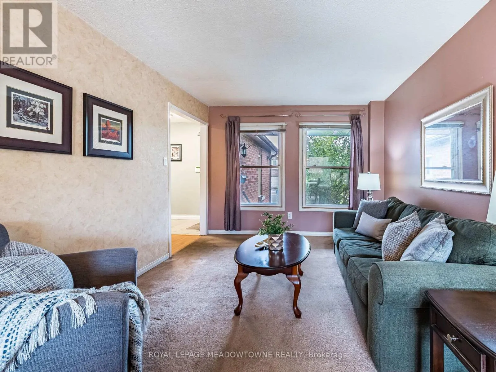 40 LORD SIMCOE DRIVE