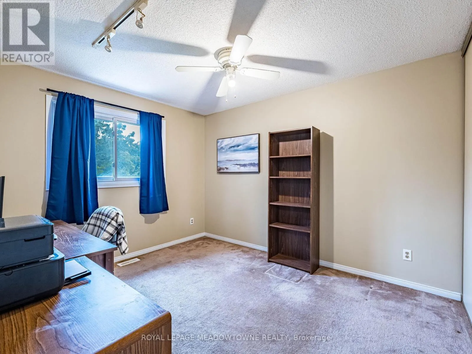 40 LORD SIMCOE DRIVE