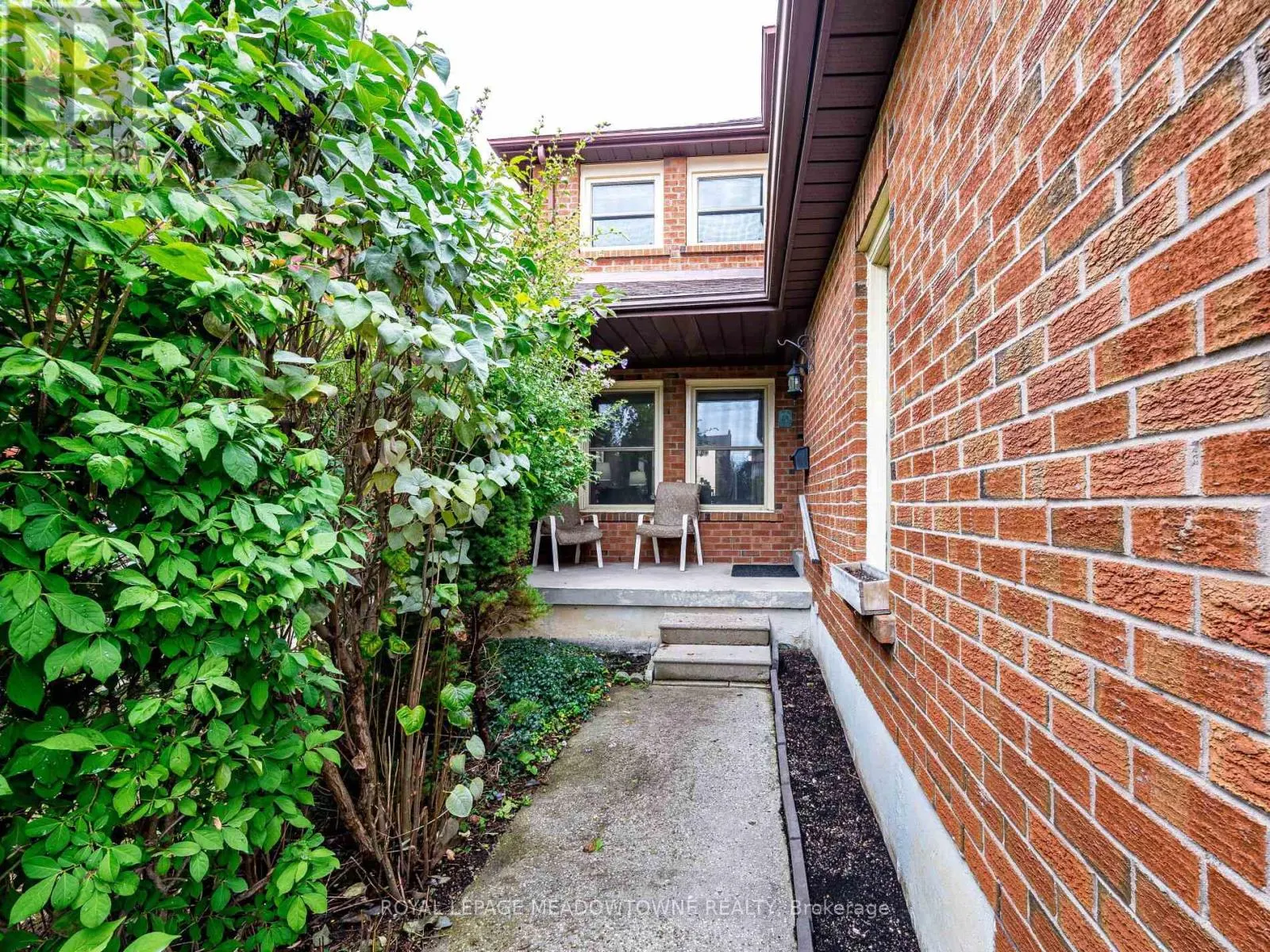 40 LORD SIMCOE DRIVE