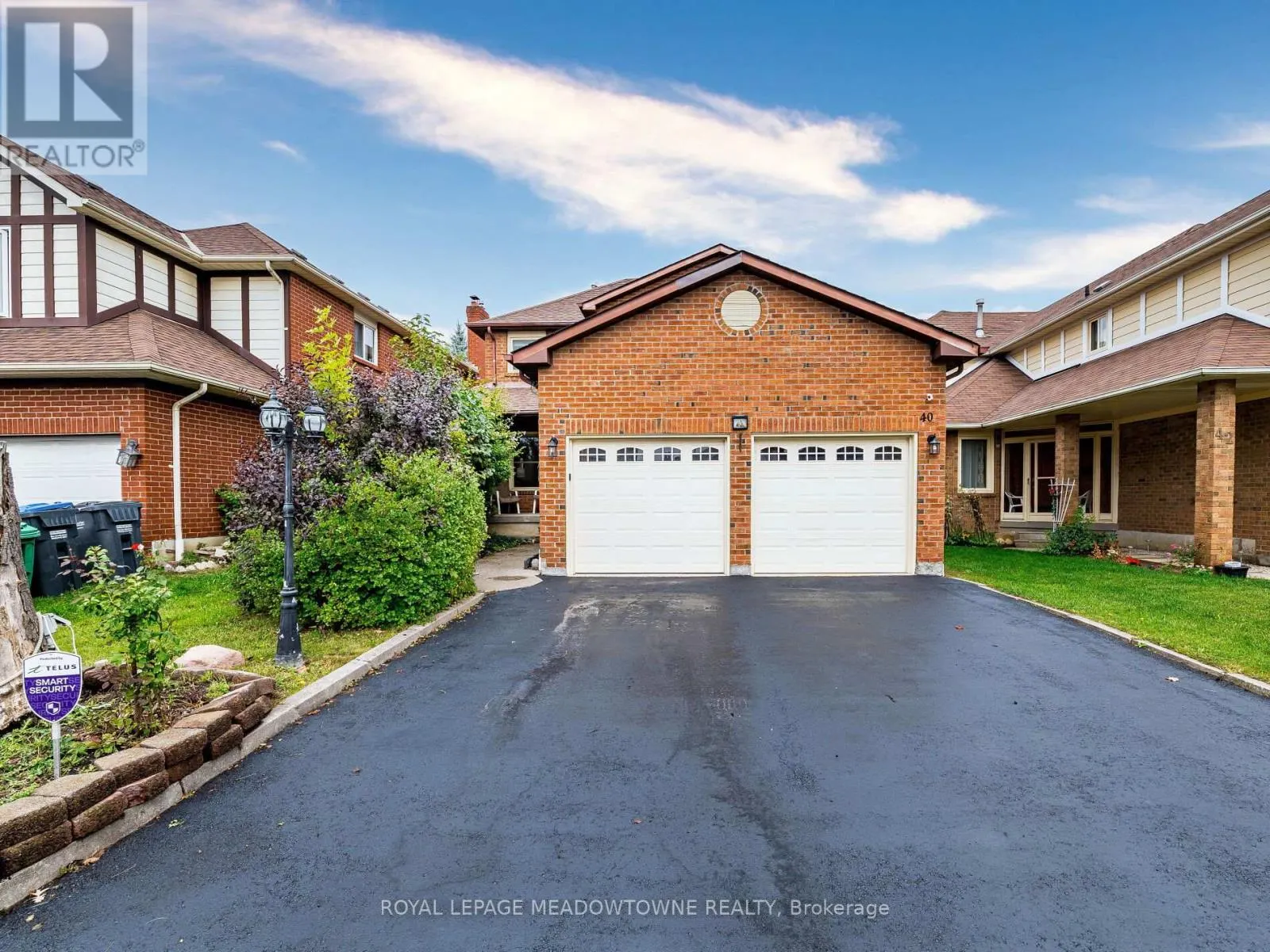 40 LORD SIMCOE DRIVE