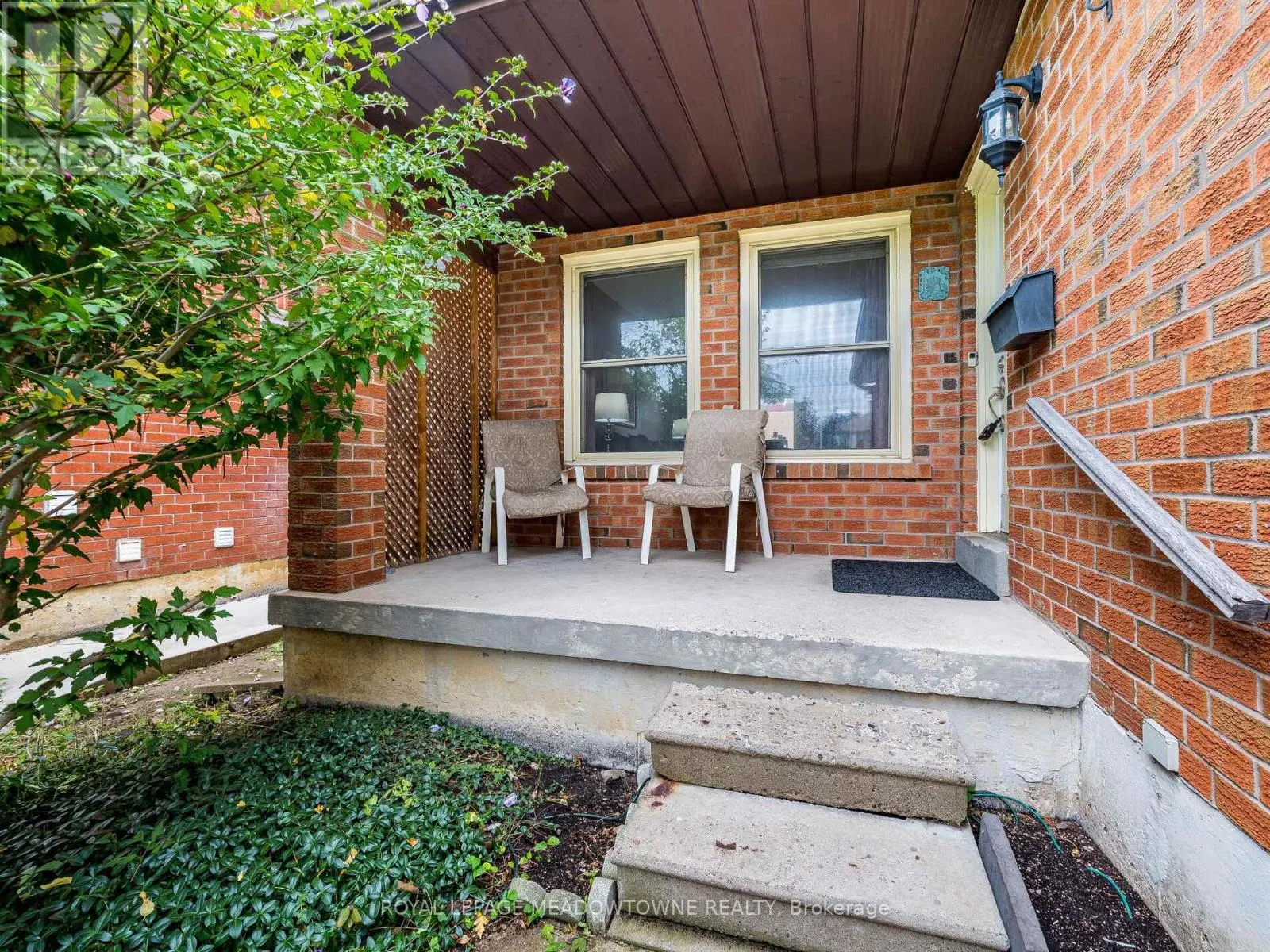 40 LORD SIMCOE DRIVE