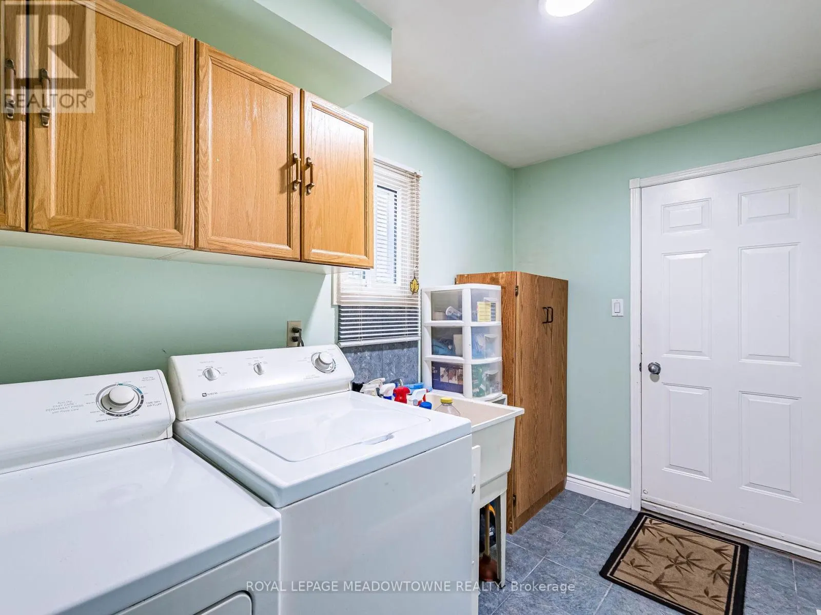 40 LORD SIMCOE DRIVE