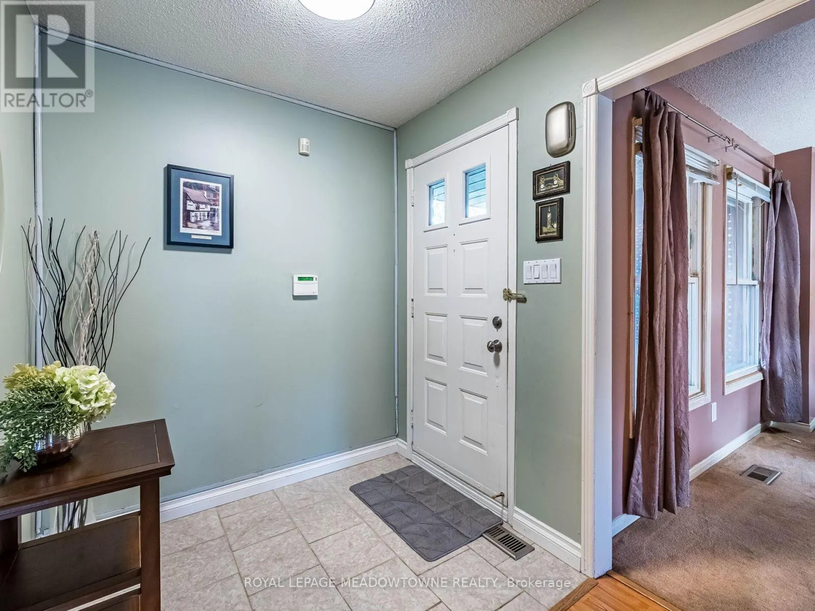 40 LORD SIMCOE DRIVE