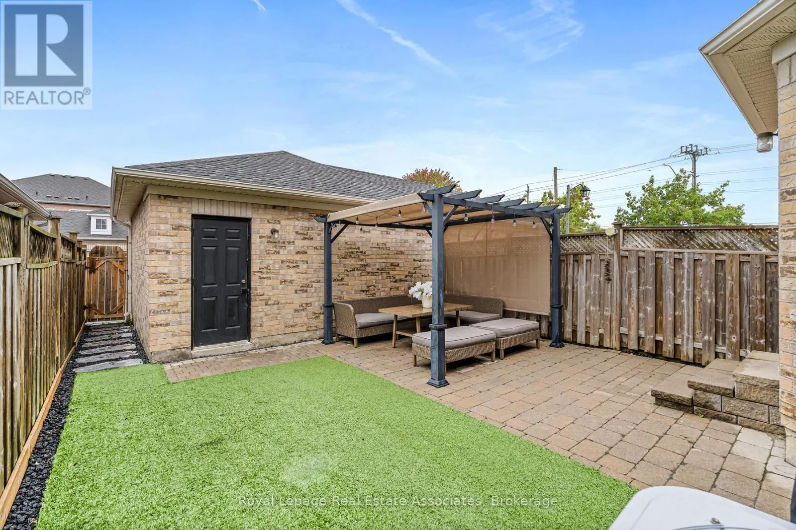 17 SNOWBERRY CRESCENT