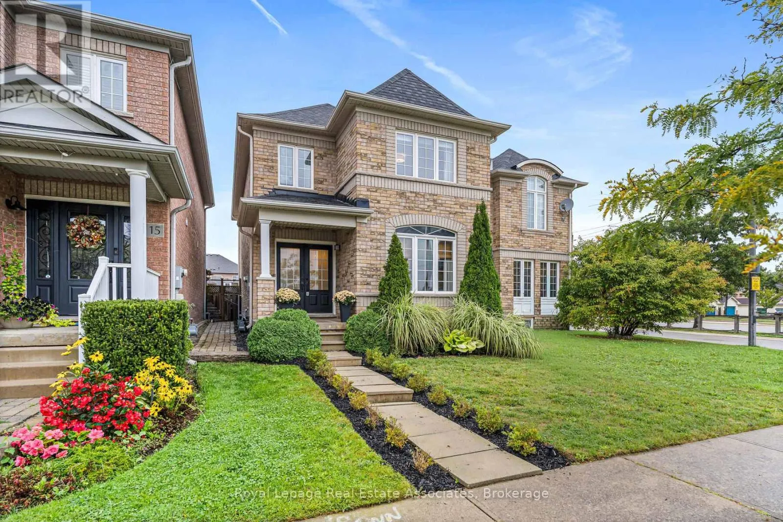 17 SNOWBERRY CRESCENT