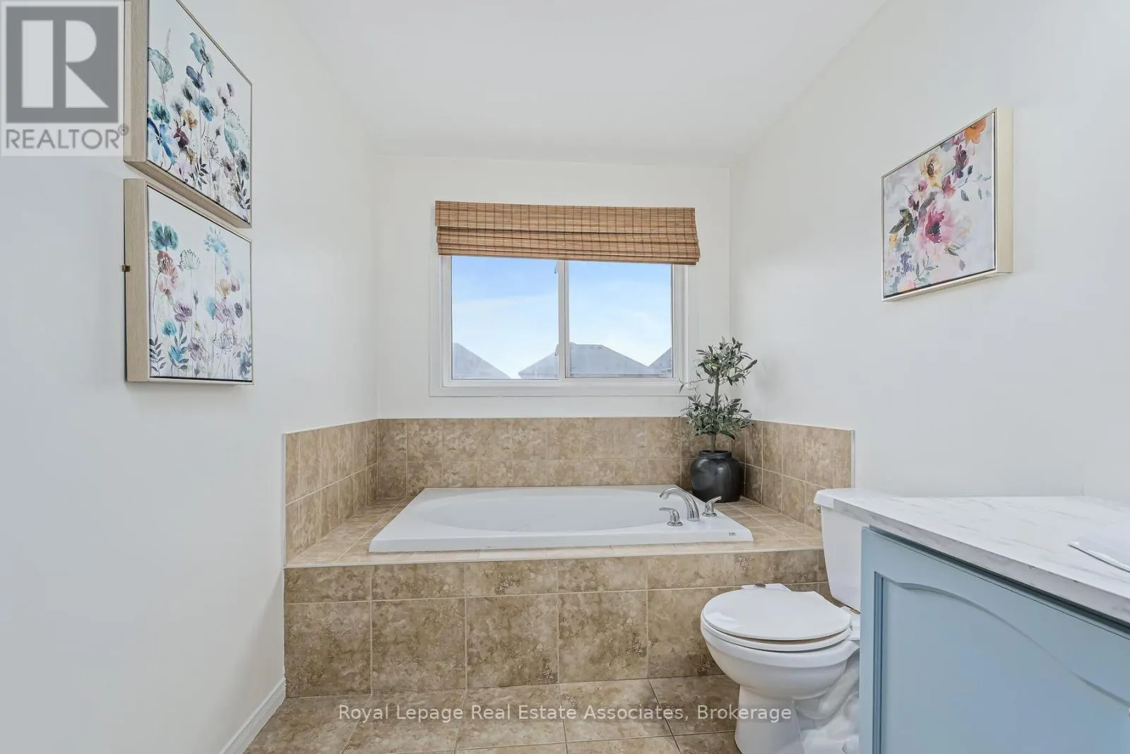 17 SNOWBERRY CRESCENT