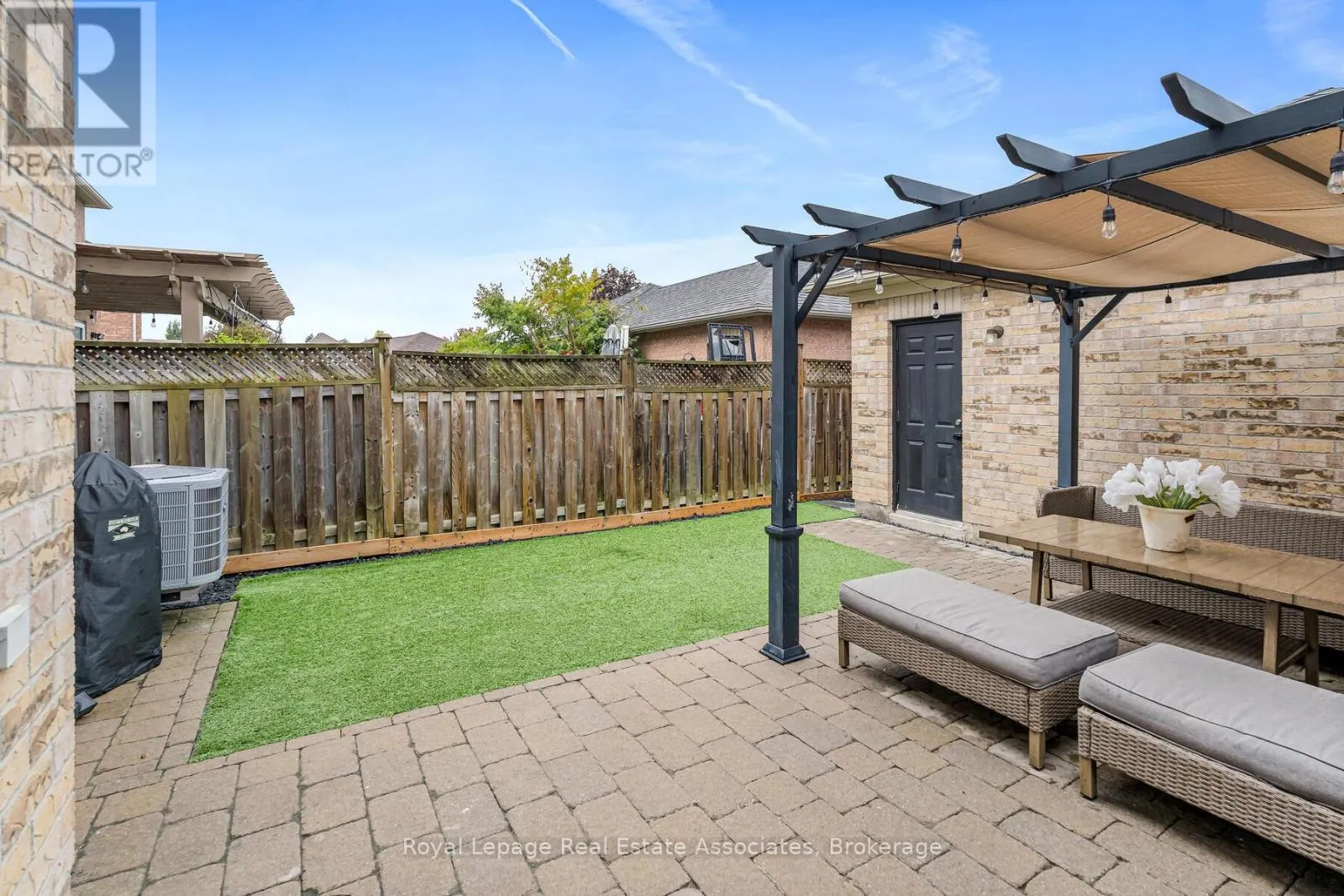 17 SNOWBERRY CRESCENT