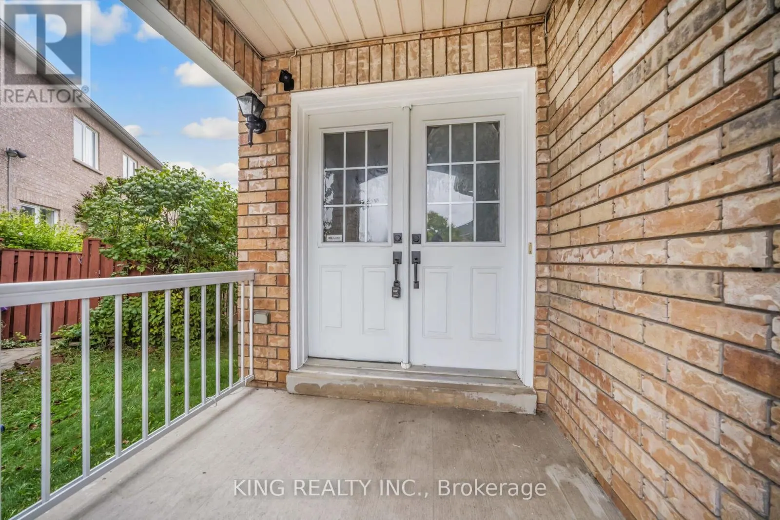 34 DEWRIDGE COURT