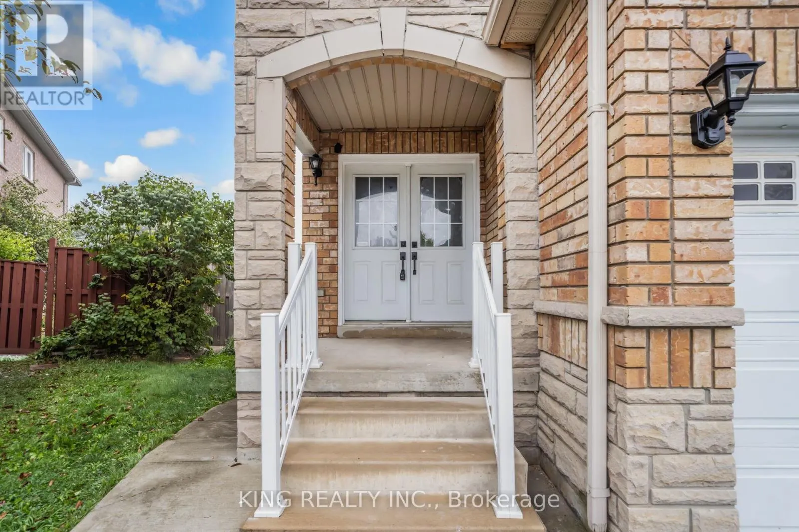 34 DEWRIDGE COURT