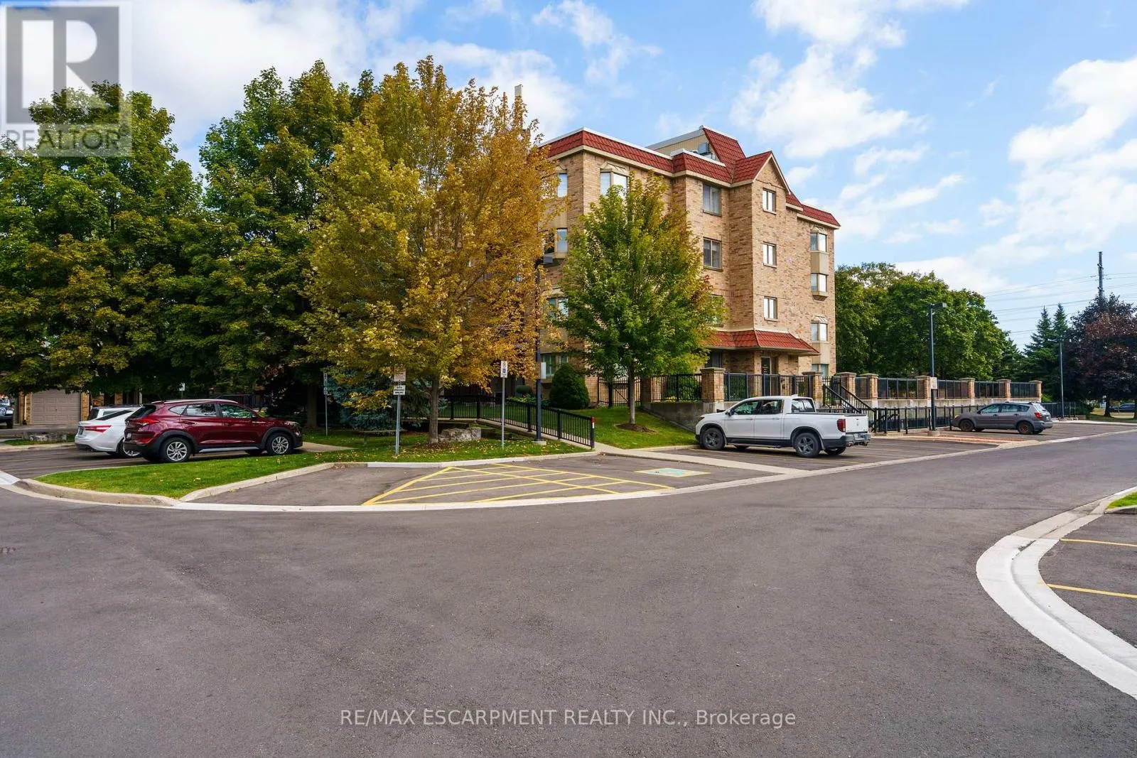 211 - 3499 UPPER MIDDLE ROAD