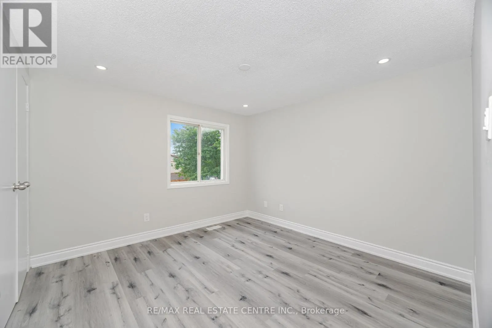 76 MOFFATT AVENUE