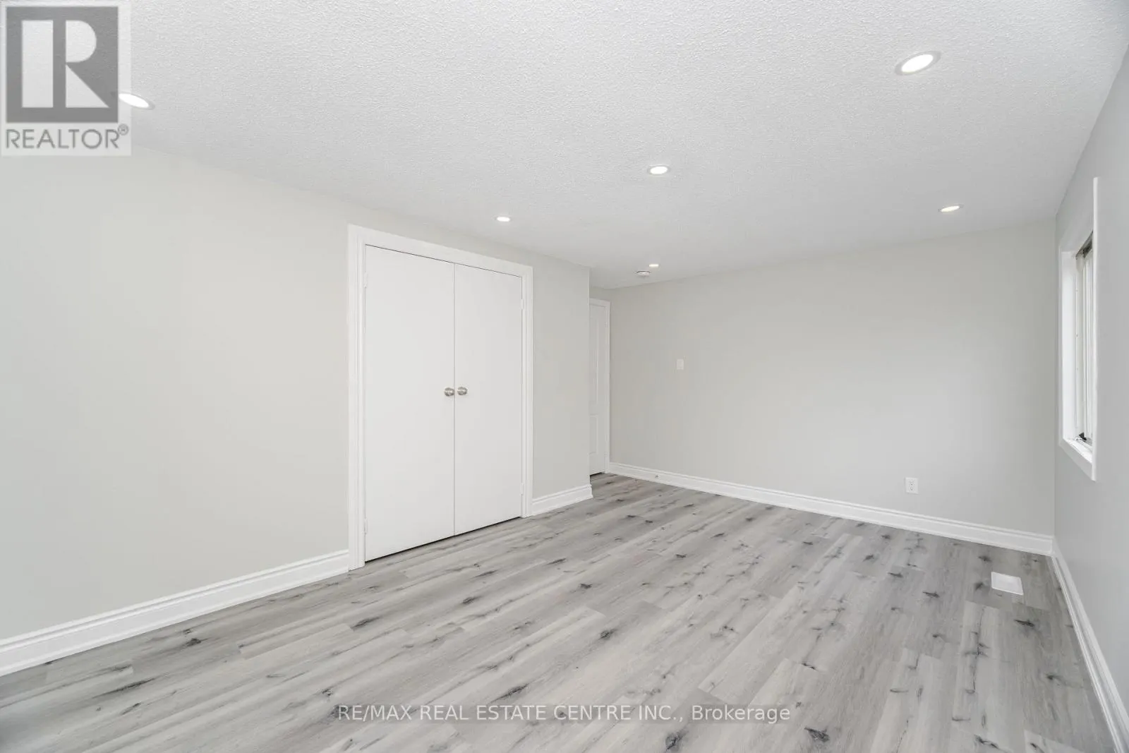 76 MOFFATT AVENUE