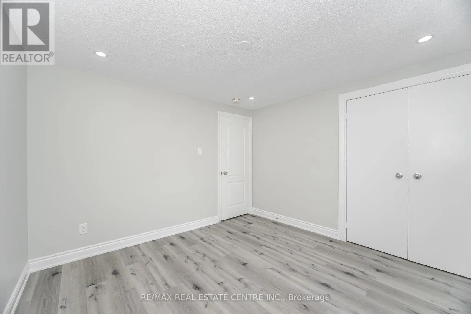76 MOFFATT AVENUE