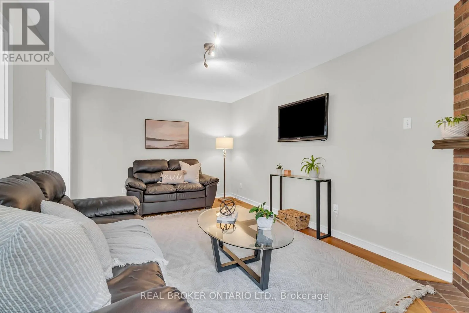 309 HOWARD CRESCENT
