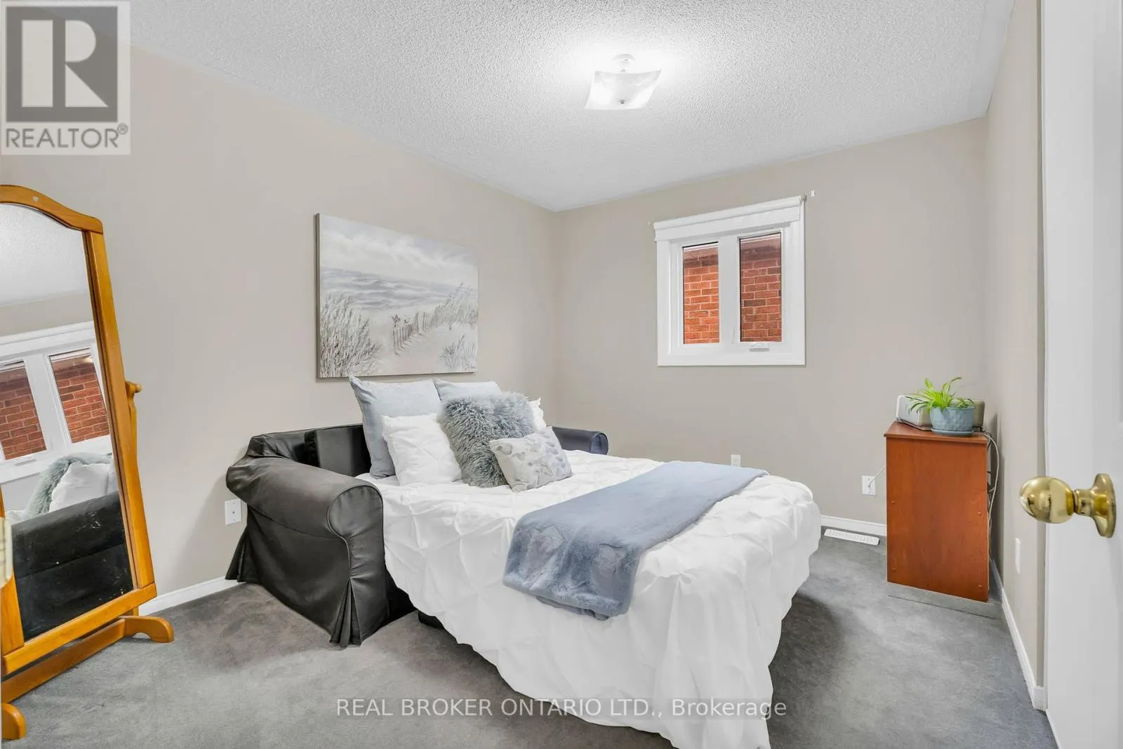 309 HOWARD CRESCENT