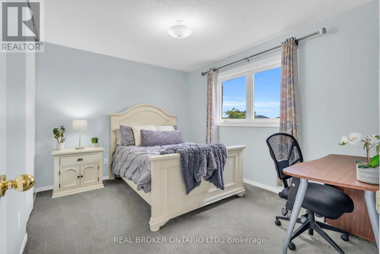 309 HOWARD CRESCENT