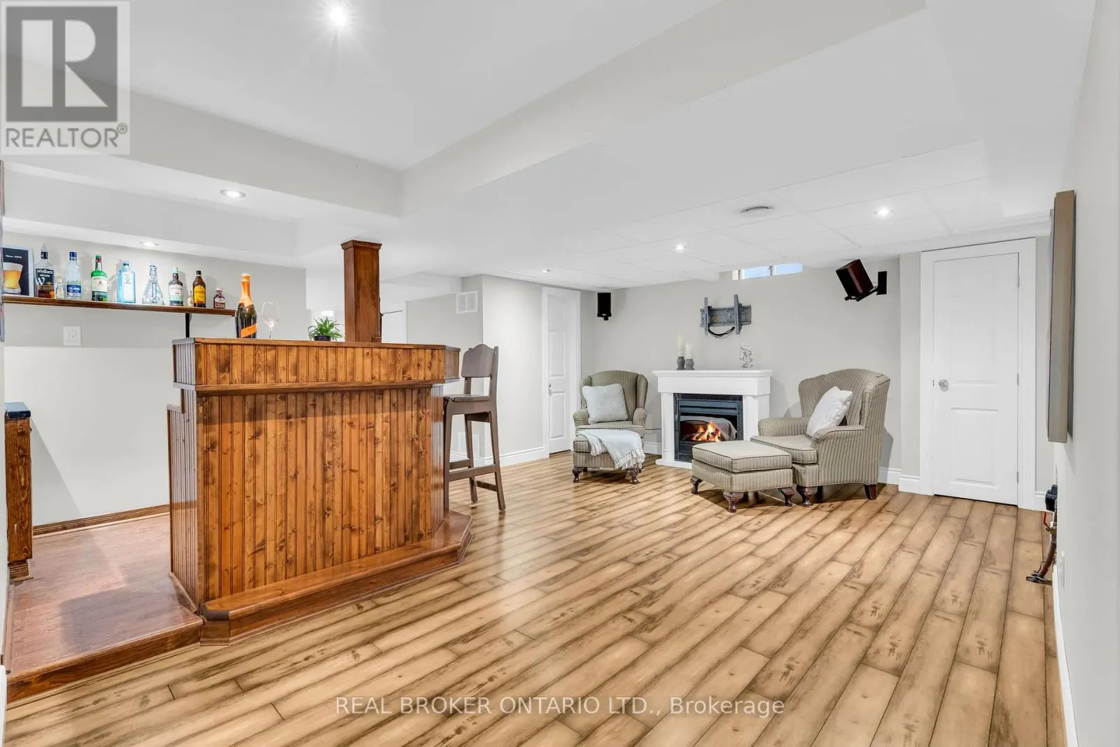 309 HOWARD CRESCENT