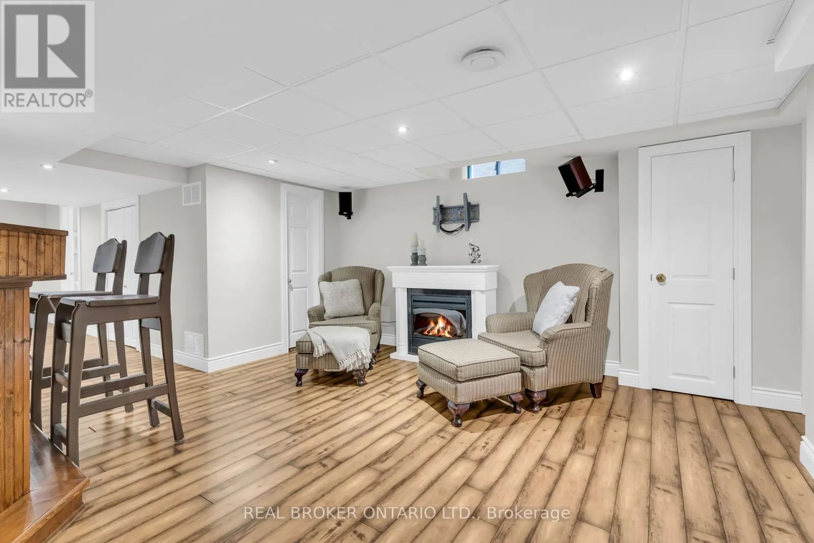 309 HOWARD CRESCENT