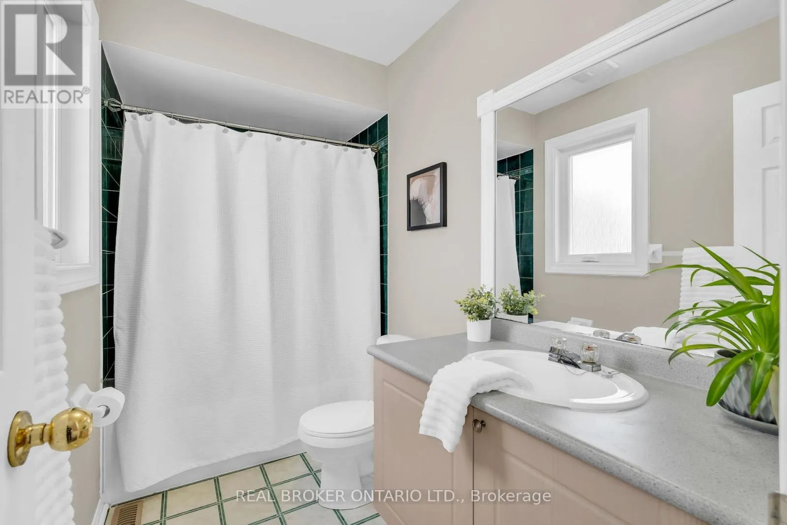 309 HOWARD CRESCENT