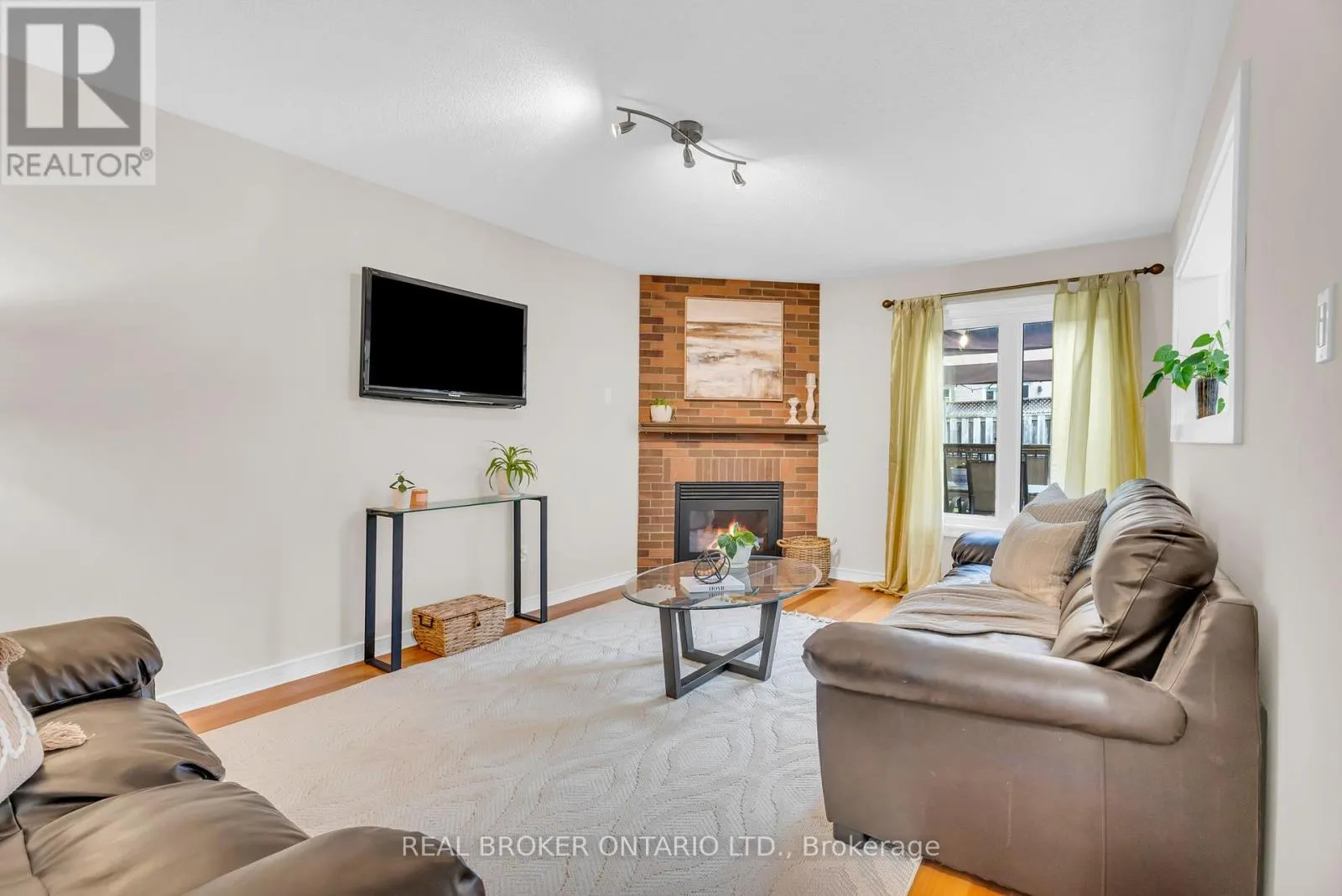 309 HOWARD CRESCENT