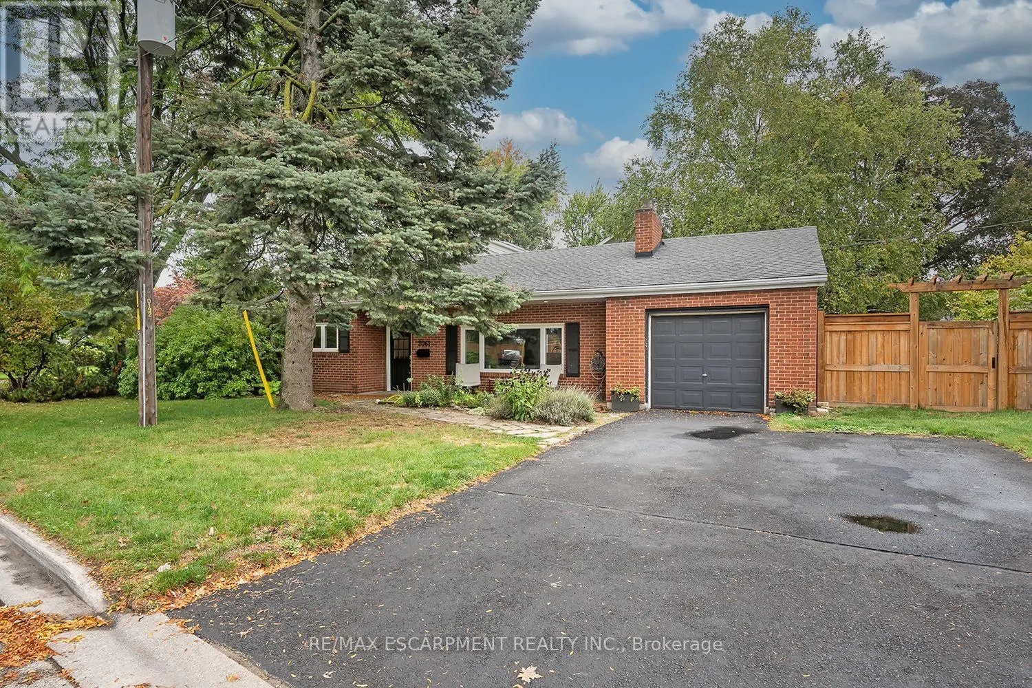 2061 HALTON PLACE