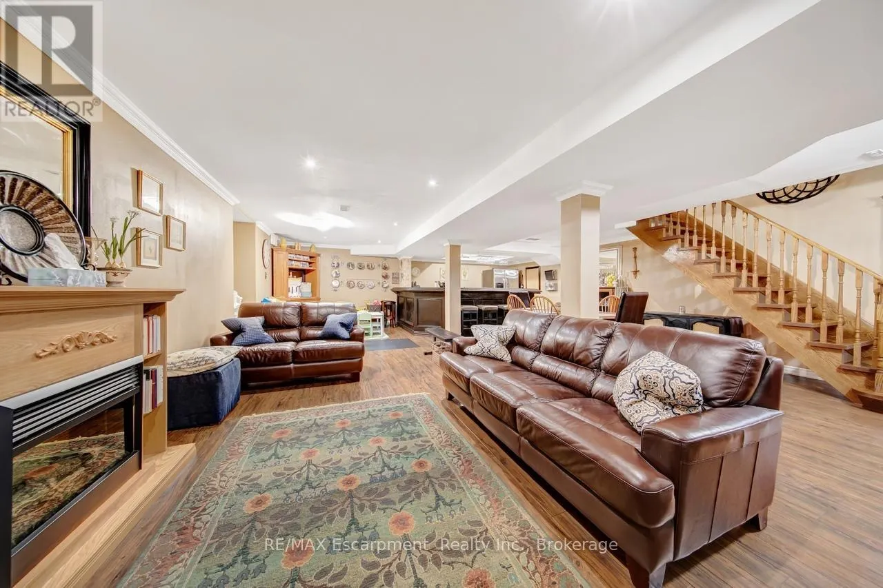 2029 BANBURY CRESCENT