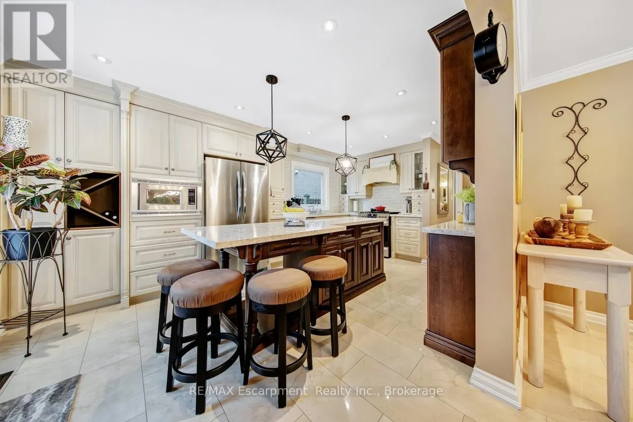 2029 BANBURY CRESCENT