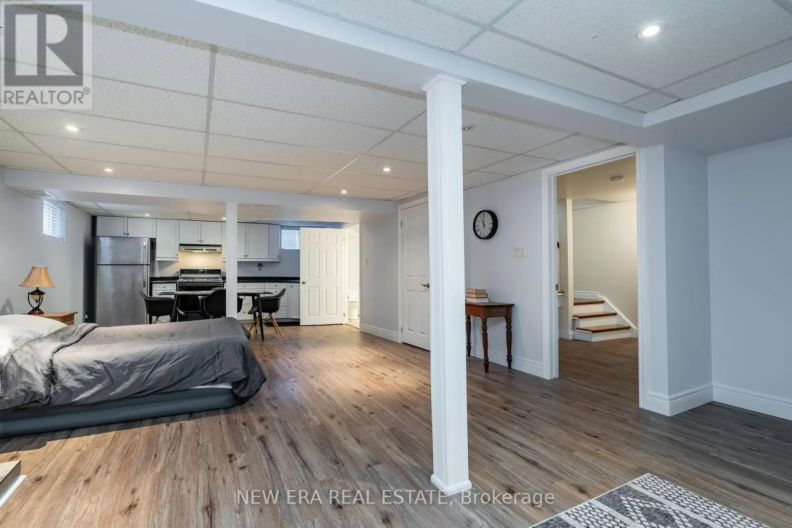 6 CAIRNMORE COURT
