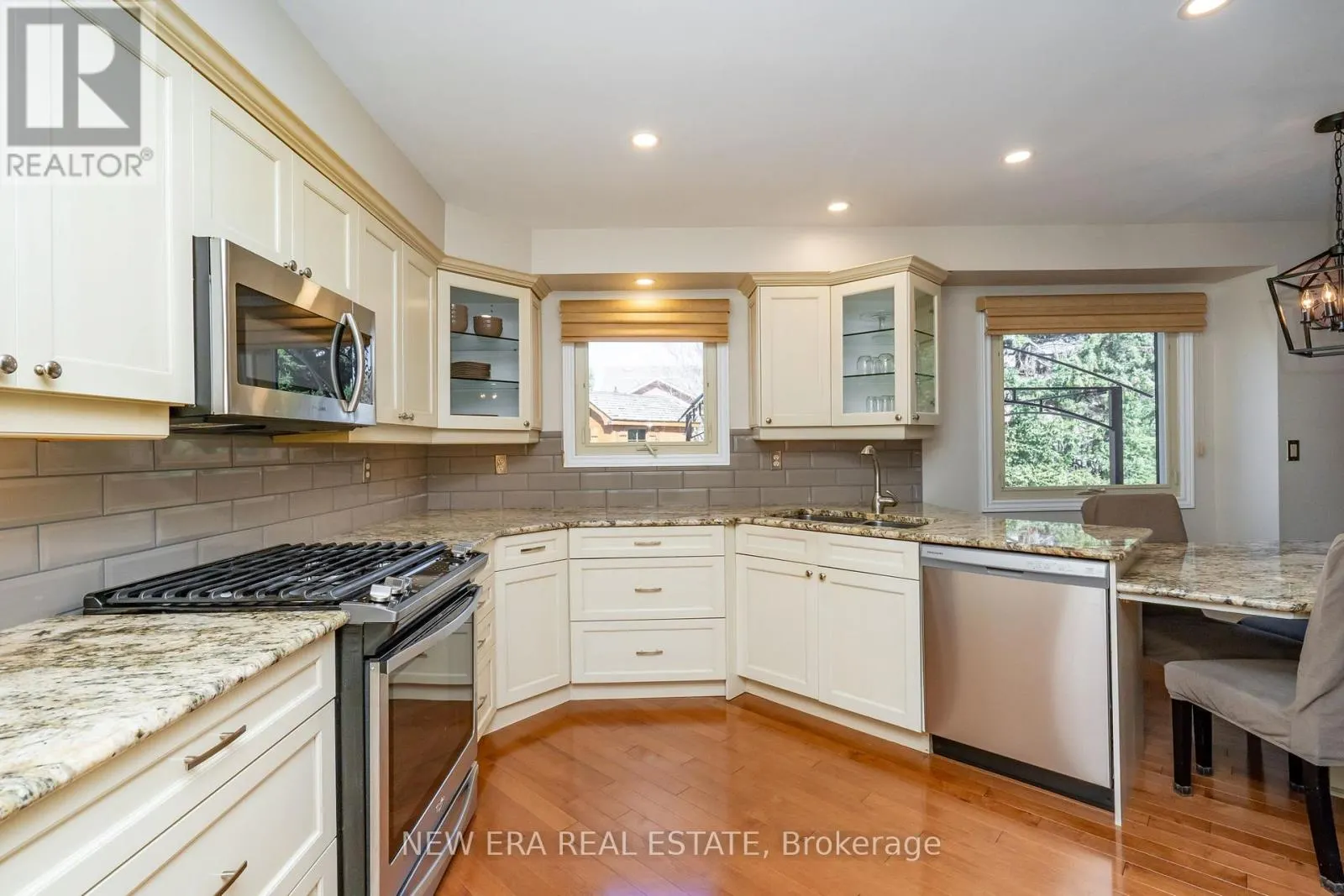 6 CAIRNMORE COURT