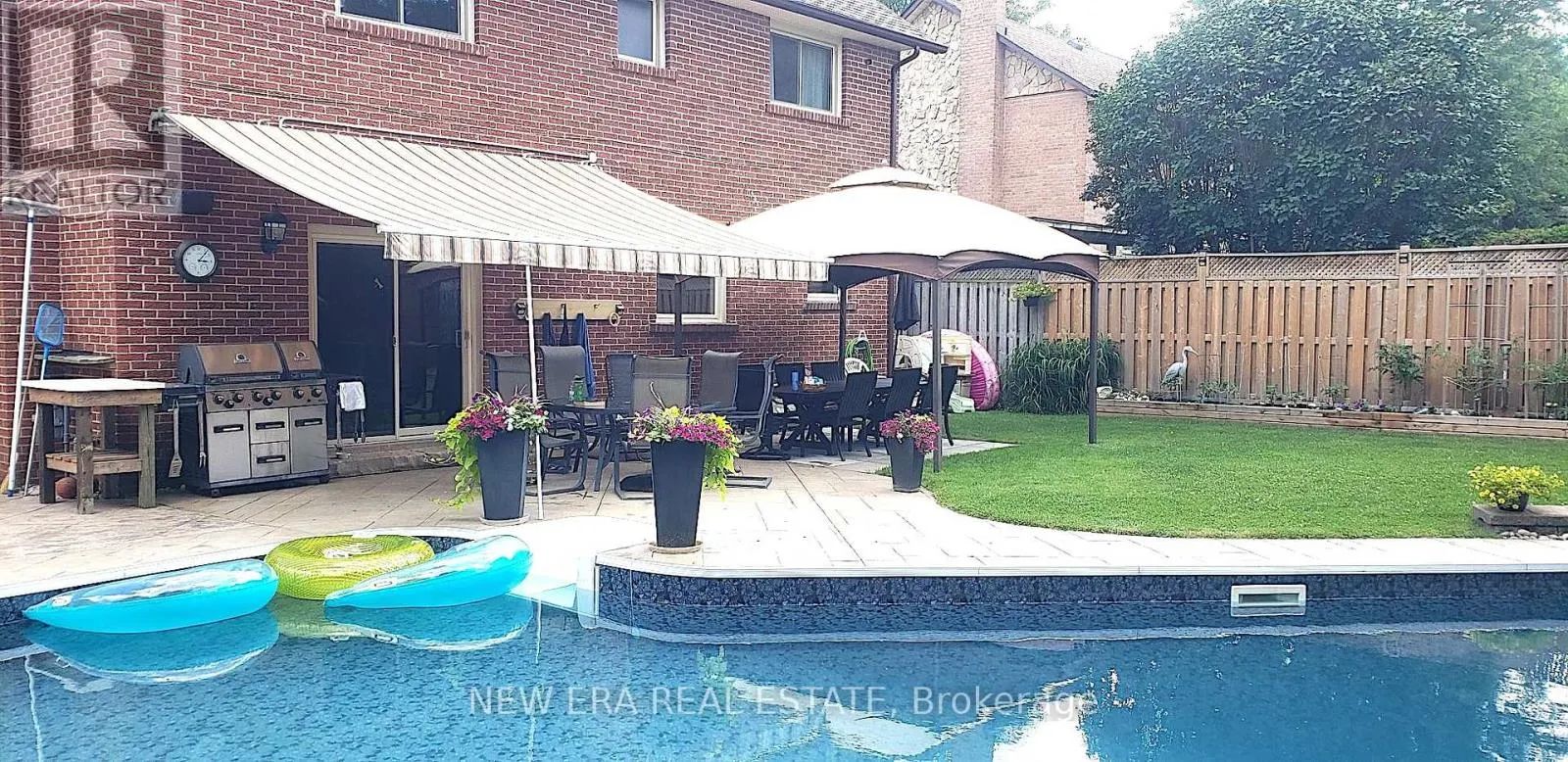 6 CAIRNMORE COURT