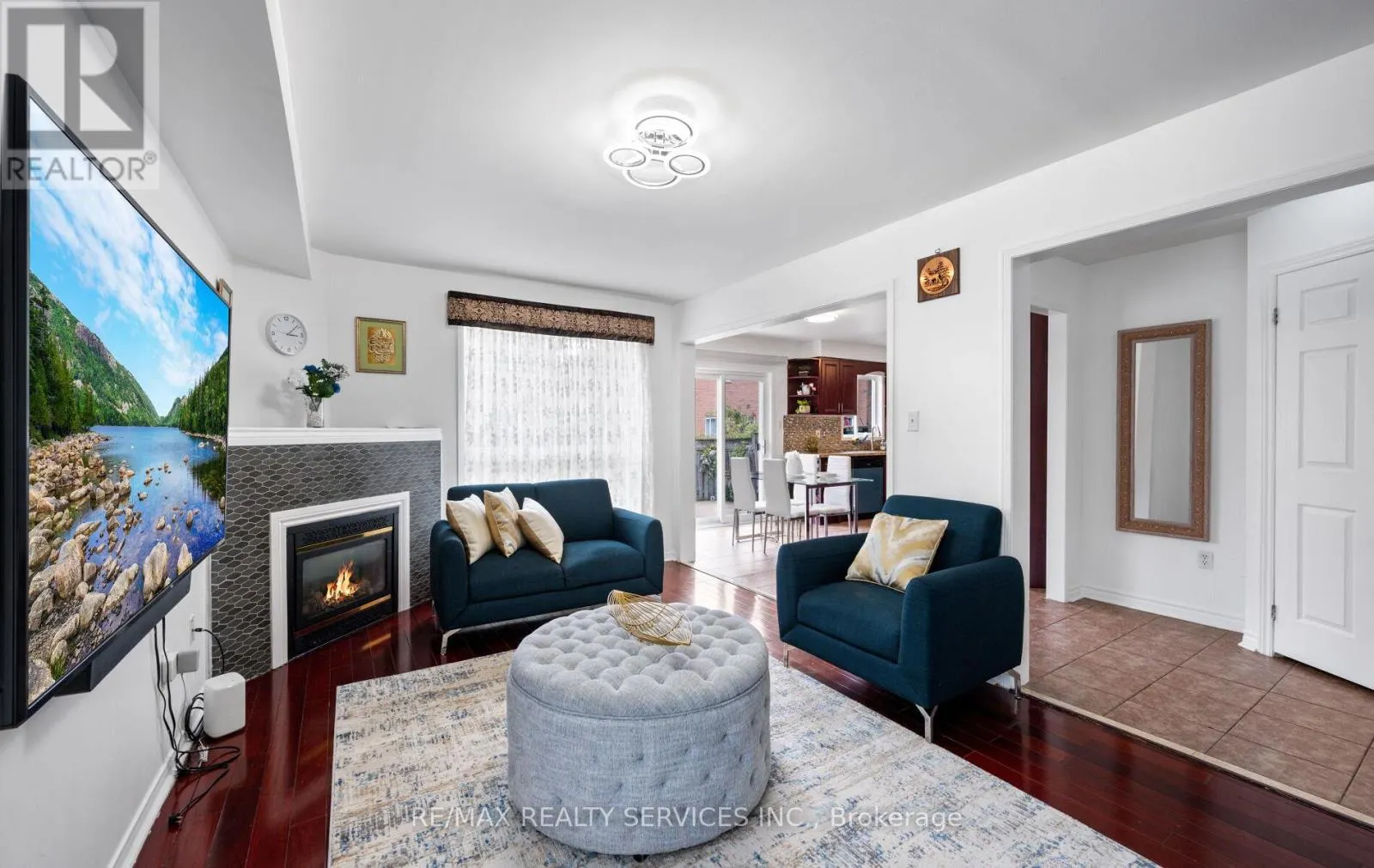 87 QUEEN MARY DRIVE