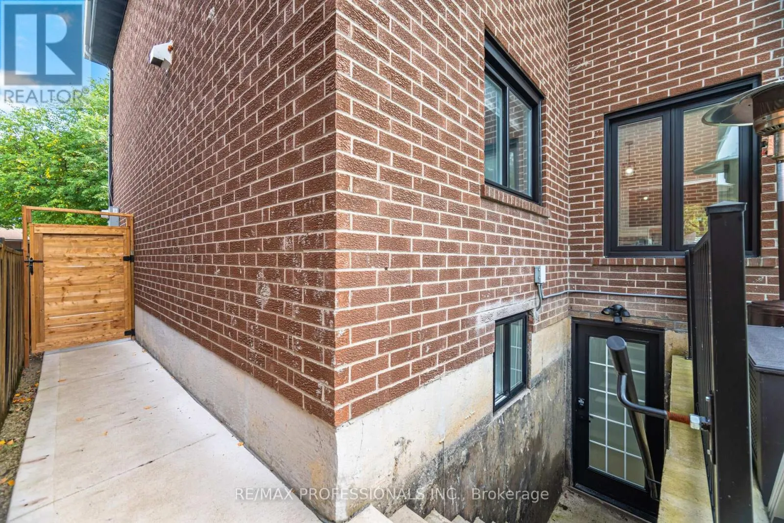 102 TANAGER SQUARE